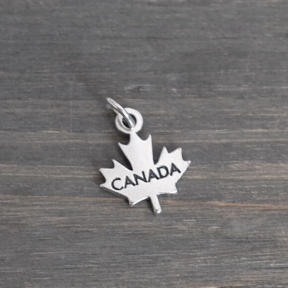 Sundancer Jewelry Company SJC Sterling Silver Maple Leaf CANANA Charm / Pendant - Picture 2 of 5